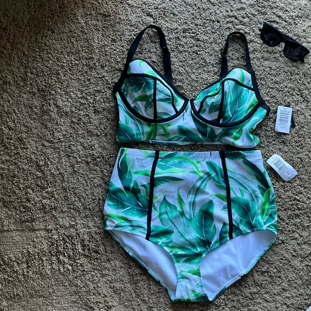 • MAKE AN OFFER • NWT Green Palm Print Underwire Bikini Set - Torrid Sz 0/L